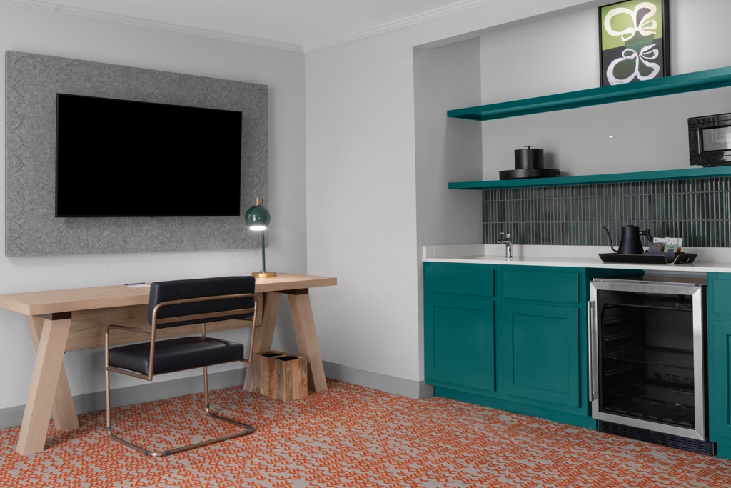 Executive Suite Angle 2