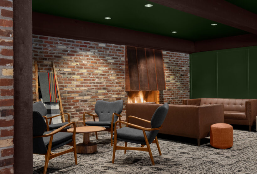 Restaurant Lounge Angle 1